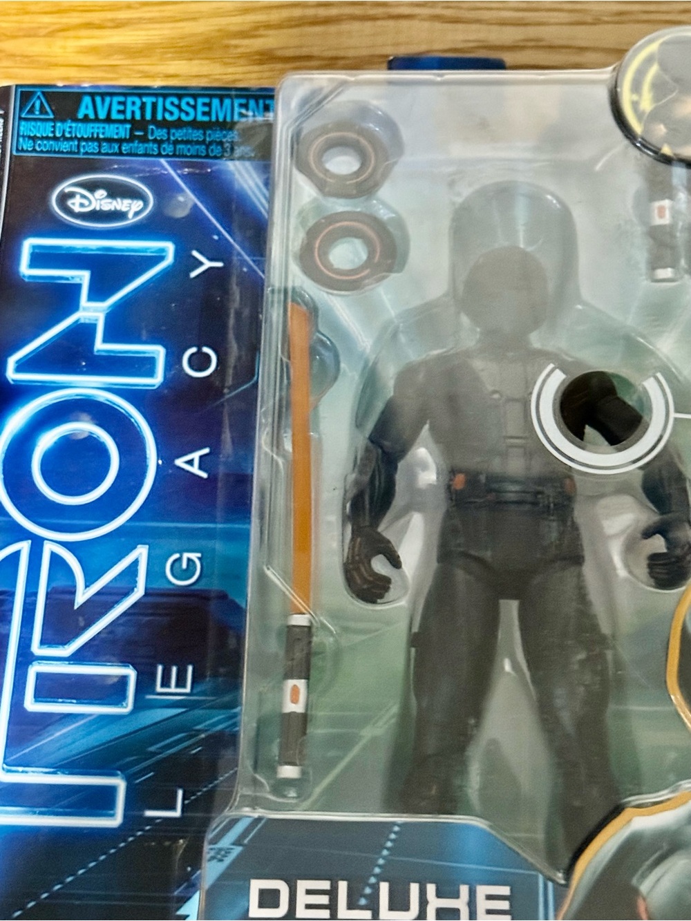 New Tron Legacy Deluxe Rinzler Figure - Picture 3 of 7